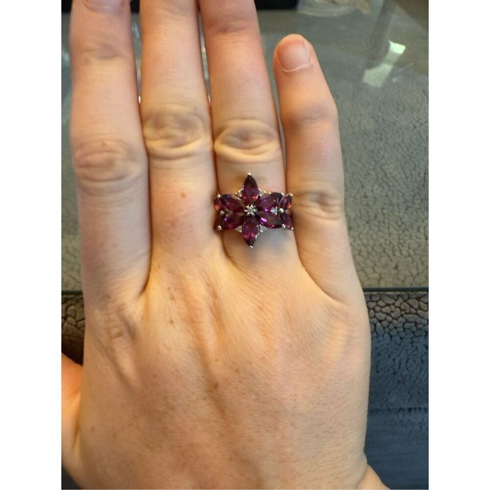 Sterling silver and Garnet Flower ring - Picture 6 of 6